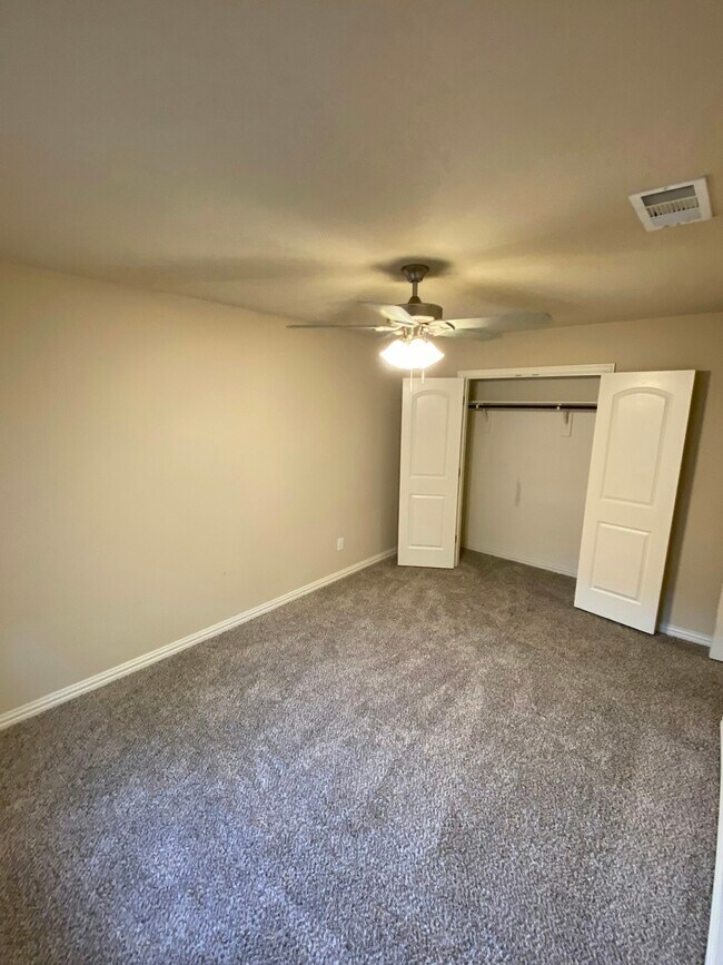 Building Photo - 1705 Carverly Dr