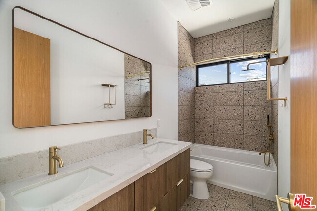 Building Photo - 3909 W Exposition Blvd