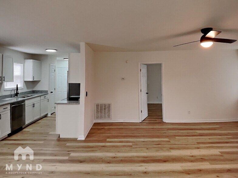 Building Photo - 302 Clancy St
