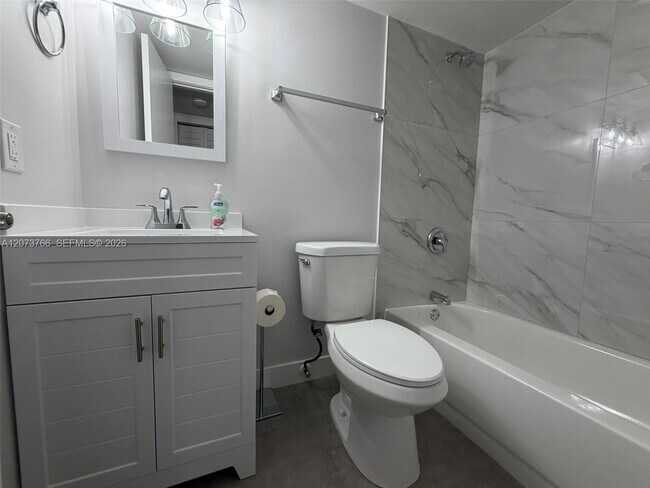 Building Photo - 1360 W 41st St