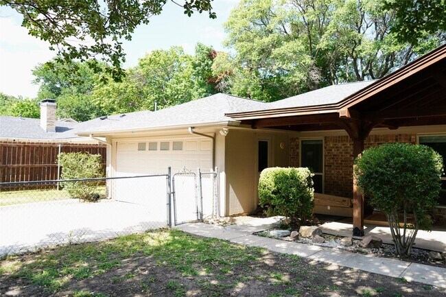 Building Photo - 311 Gwendola Dr
