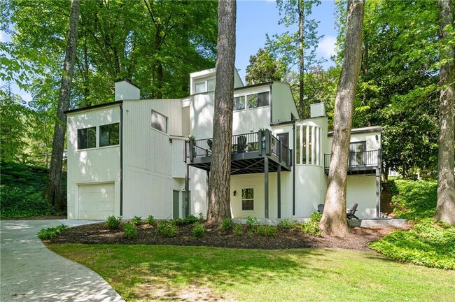 Building Photo - 675 Mountain Dr NE