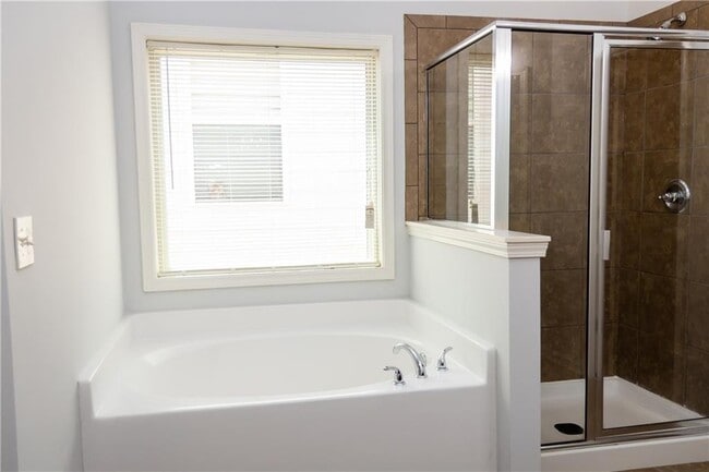 Building Photo - 4960 Ducote Trail