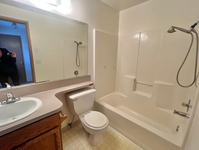 Building Photo - Spacious Home with Large Backyard in Union...