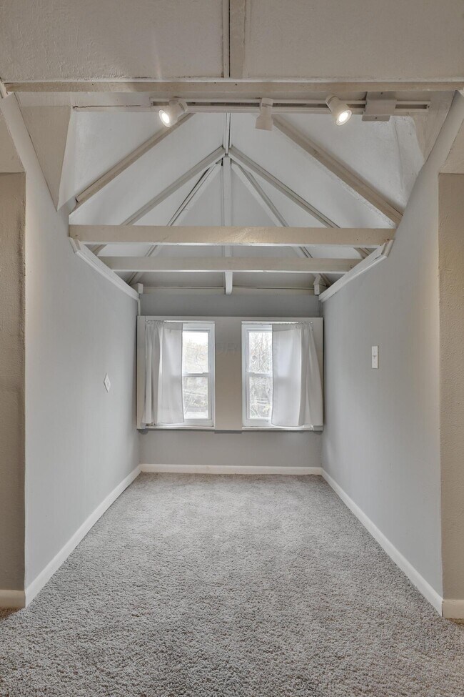 Building Photo - 693 Wilson Ave