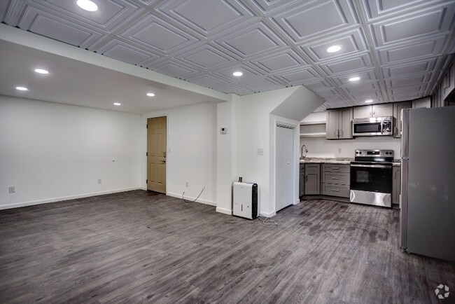 Building Photo - 308 E Mary St