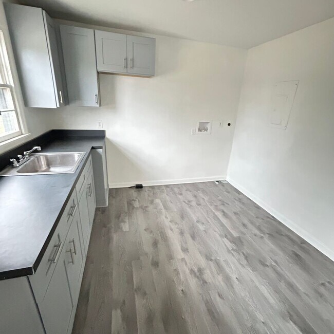 Building Photo - 1265 Springdale Rd