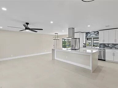 Large open floor plan - 117 SE 40th Ter