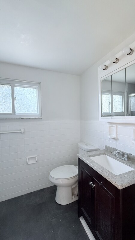 Building Photo - 517 Foltz Dr