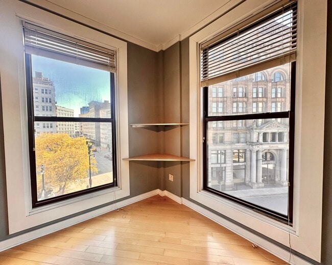 Building Photo - 108 W Wells St