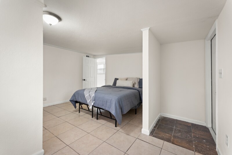 Building Photo - 6750 Snow White Dr