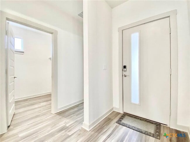 Building Photo - 100 Geminiflora Bend