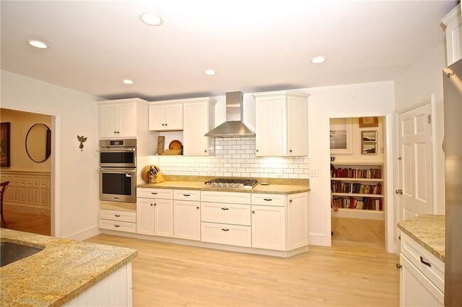 Building Photo - 215 Coggeshall Ave