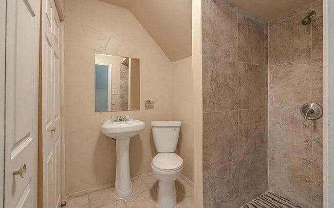 Building Photo - 1202 E Red Cedar Cir