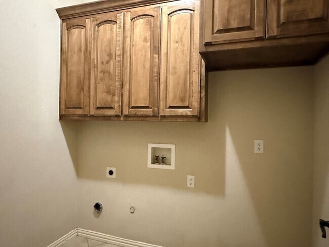 Building Photo - 2207 Canterbury Dr