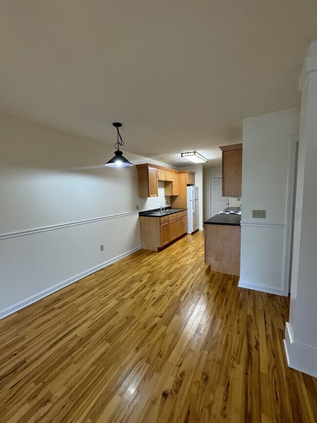 Building Photo - 31 Sumner Ln