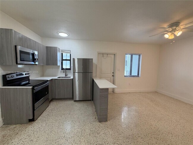 Building Photo - 600 SW 10th St