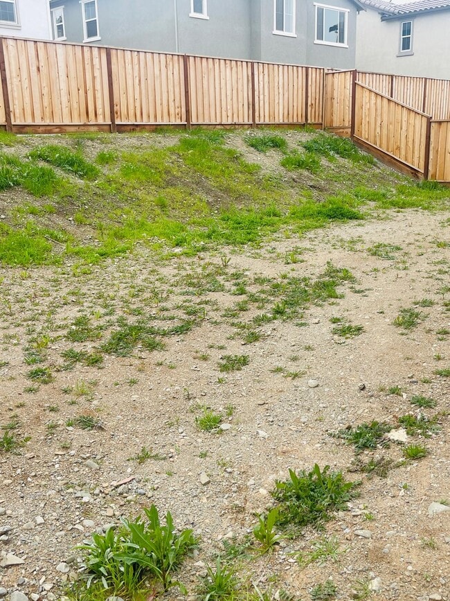 Building Photo - 2710 Old Larks Ln