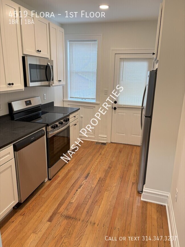 Building Photo - 1350 / 1 Bed / 1 Bath Apt- NEWLY RENOVATED...