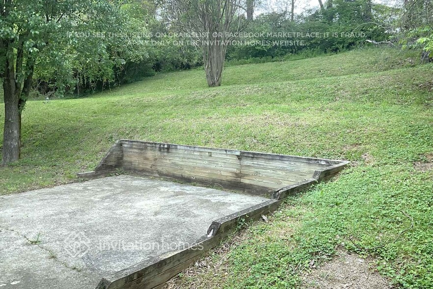 Building Photo - 691 Frankfort Dr