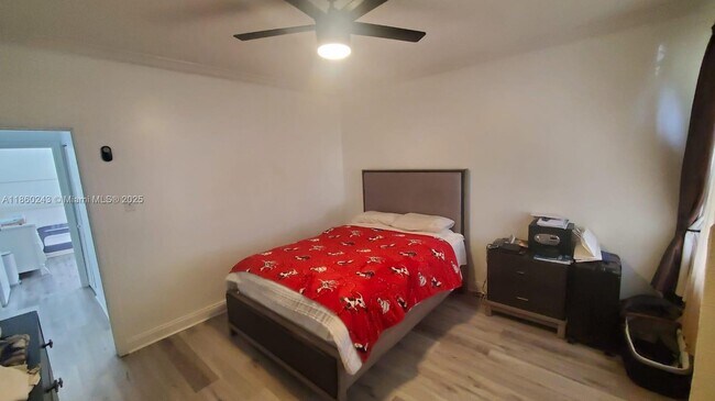 Building Photo - 8091 Royal Palm Cir