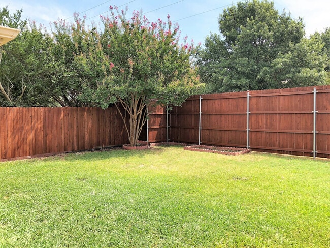 Building Photo - Incredible Home!