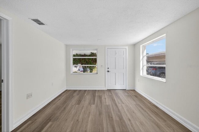 Building Photo - 5419 Oceanic Rd