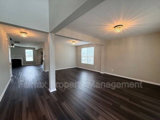 Building Photo - 127 Rosebud Ln