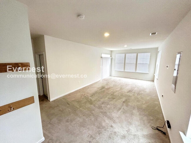 Building Photo - 43 Shepherds Hook Way