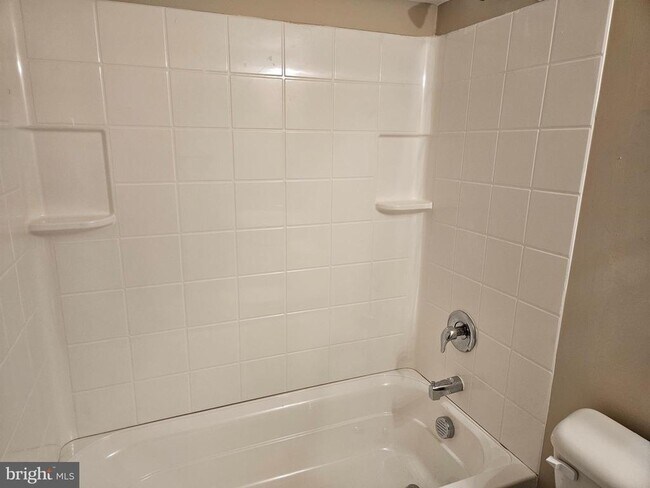 Building Photo - 14 West Ave