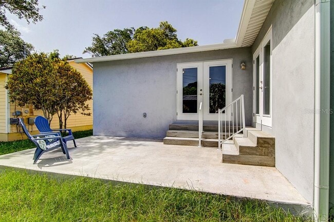 Building Photo - 14334 Channel Dr