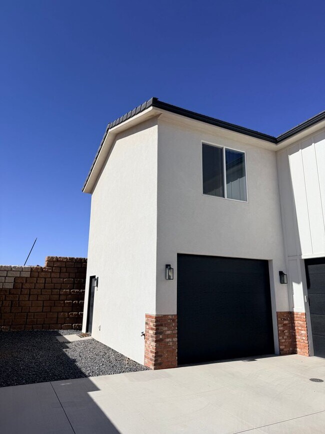 Building Photo - 507 N 3650 W