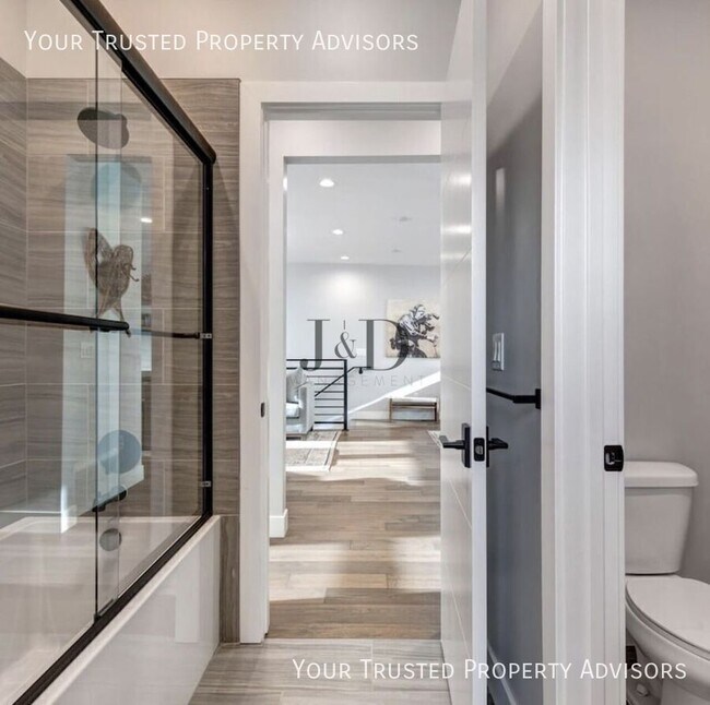 Building Photo - 807 E Klaim Dr