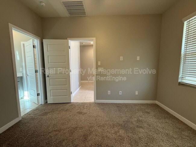 Building Photo - 4064 E Pony Ln