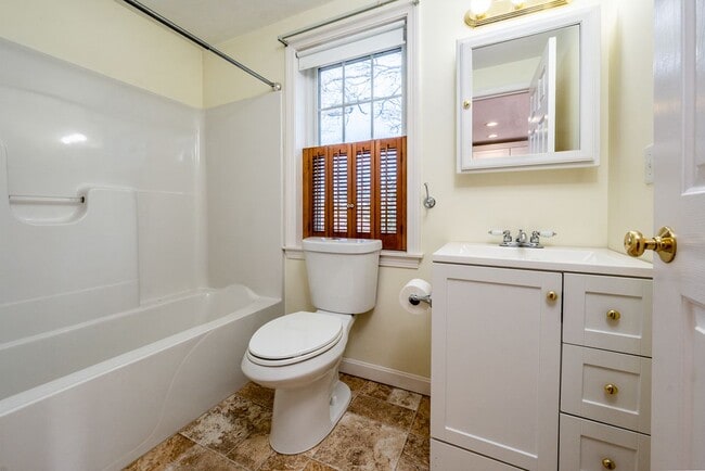 Building Photo - 28 G Hideaway Rd
