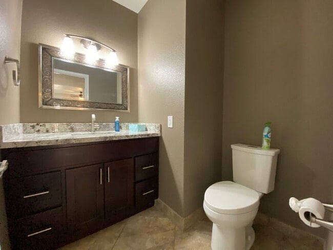 Building Photo - Very nice single level home