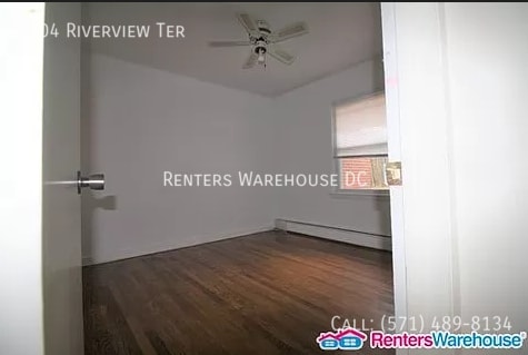 Building Photo - 1004 Riverview Terrace