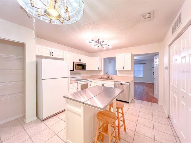 Building Photo - 2306 SW 42nd Dr