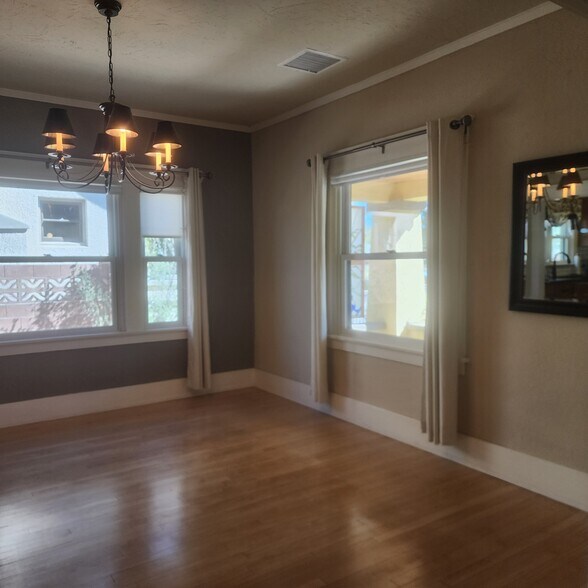 Building Photo - 115 W Vista