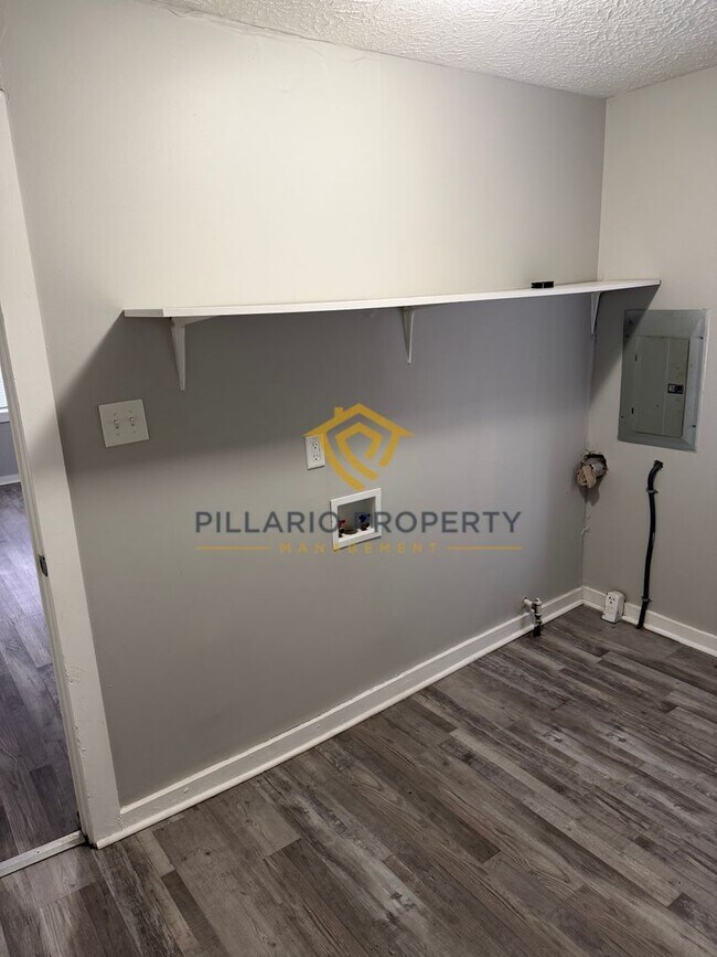 Building Photo - Beautiful 2 Bedroom and 1 Bathroom Near Mapleton-Fall Creek Area Available NOW!