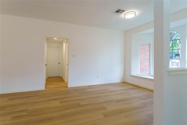 Building Photo - 1109 Hilltop Dr