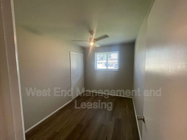 Building Photo - 1675 Beverly Dr