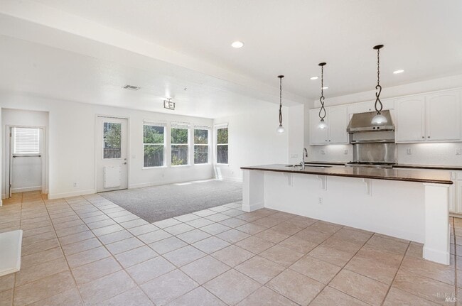 Building Photo - 525 Sauvignon Pl