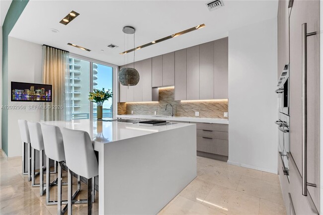 Building Photo - 900 Brickell Key Blvd