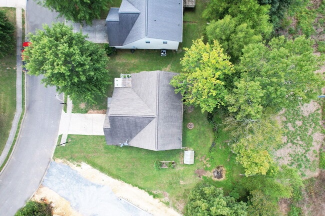 Building Photo - 3120 Pin Oaks Cir NE
