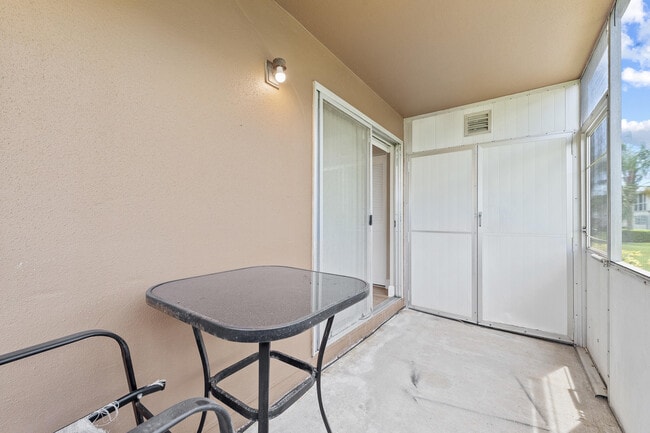 Building Photo - 723 Flanders Dr