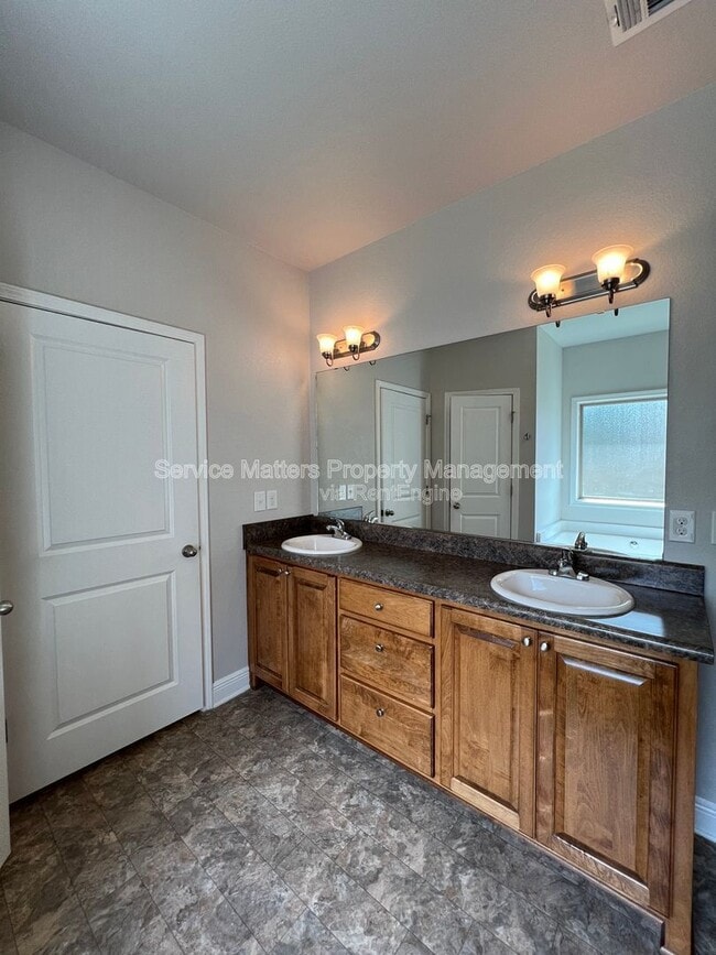 Building Photo - 5257 Parkside Dr