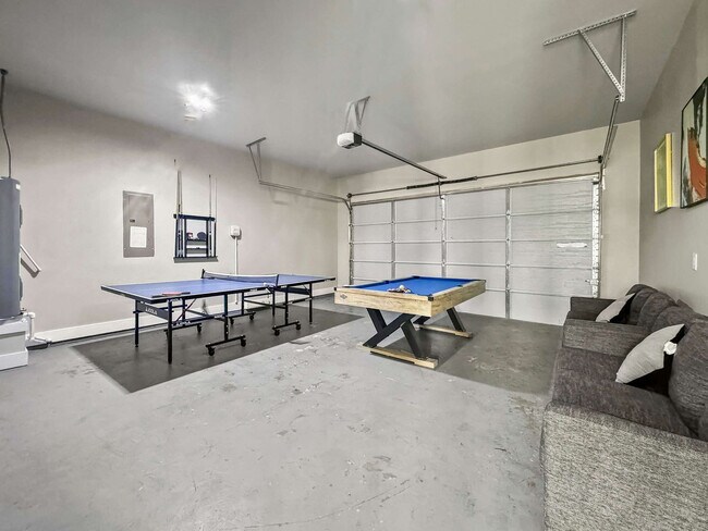 Building Photo - 2408 Pennsylvania Ave