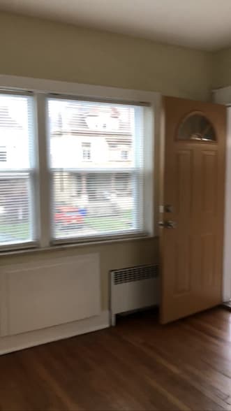 Front windows in living room - 929 Jancey St