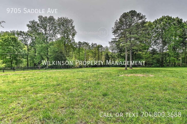 Building Photo - 9705 Saddle Ave